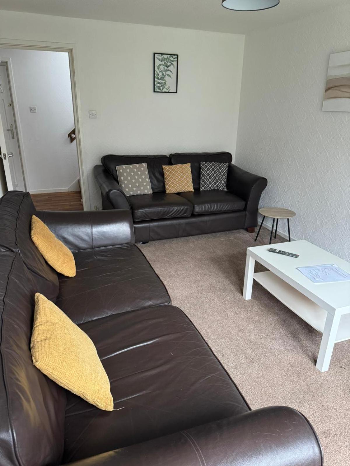 Large 2 Bedroom House Wombridge Eksteriør bilde