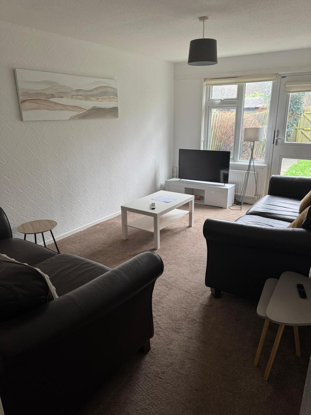 Large 2 Bedroom House Wombridge Eksteriør bilde