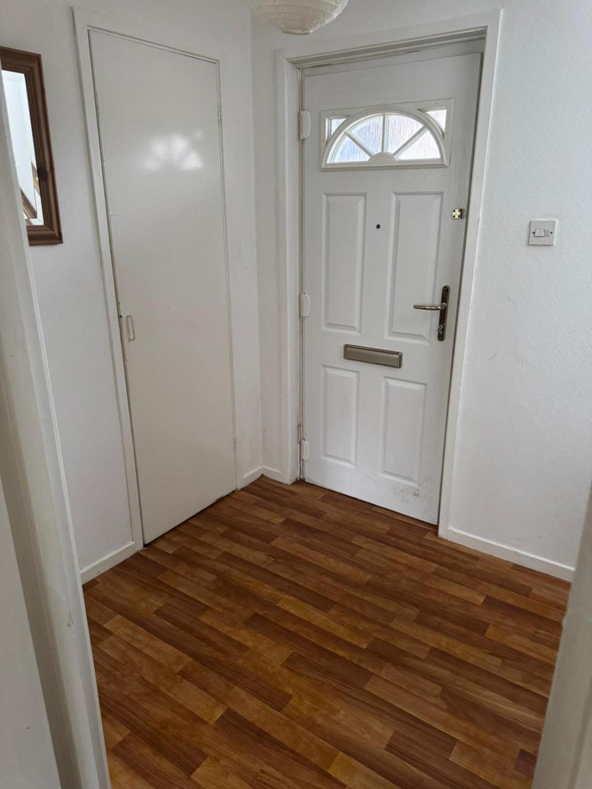 Large 2 Bedroom House Wombridge Eksteriør bilde