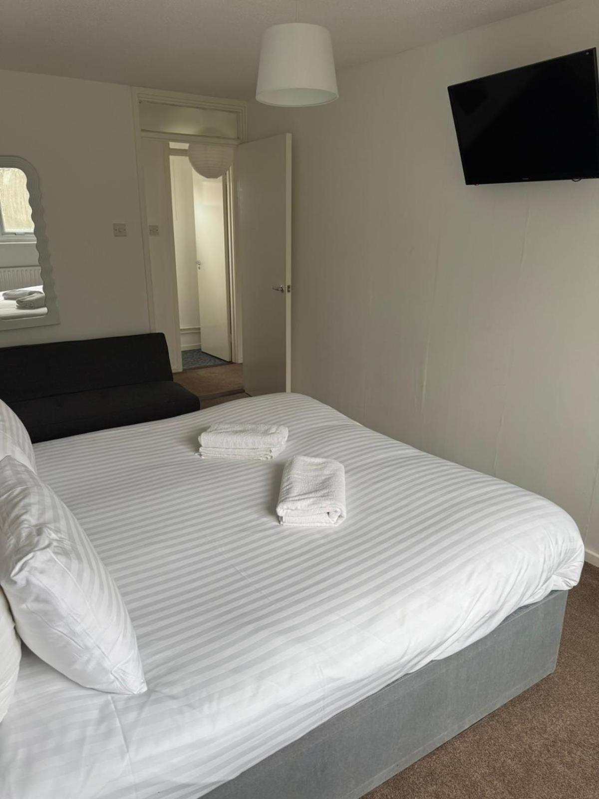 Large 2 Bedroom House Wombridge Eksteriør bilde