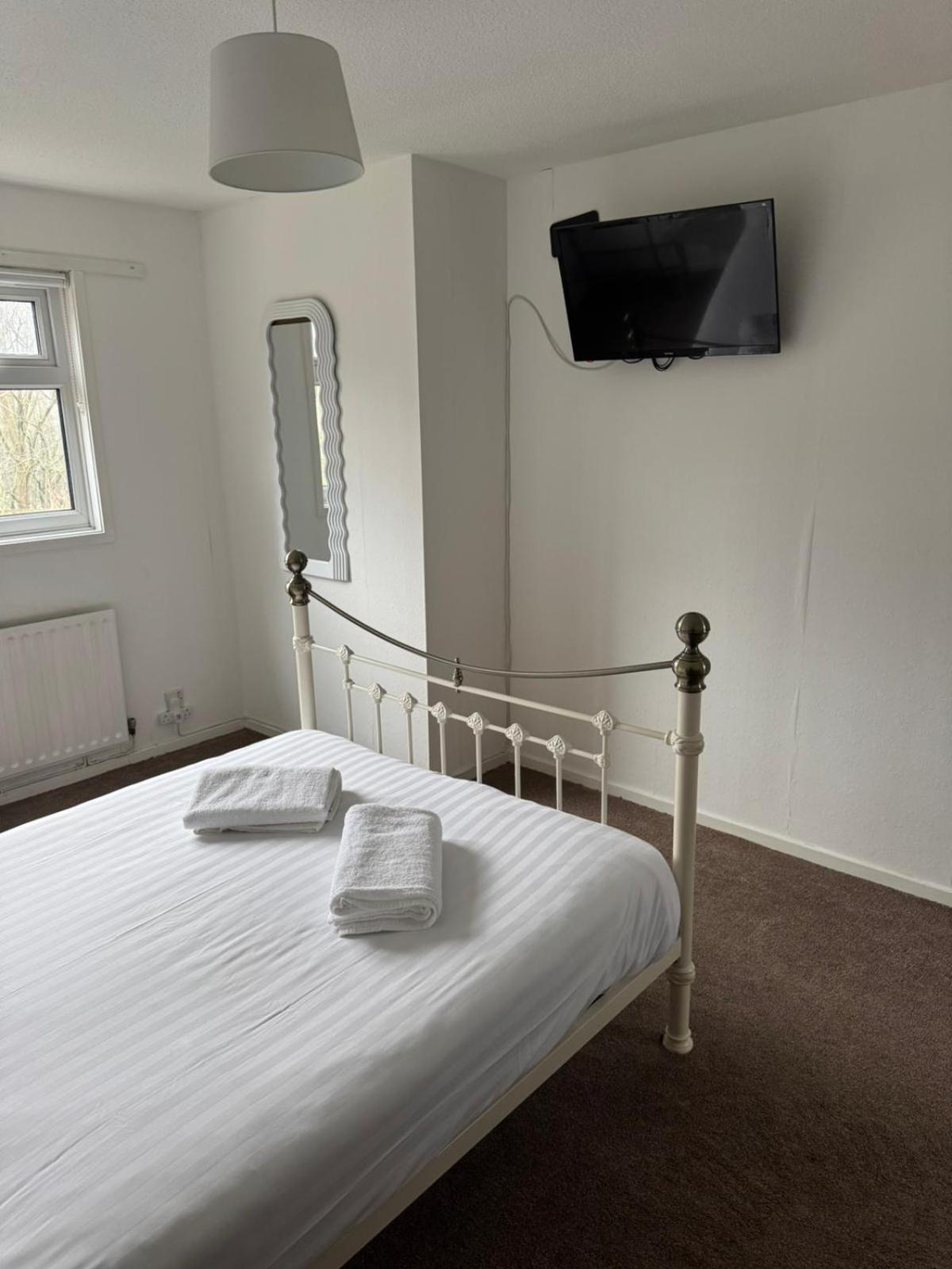 Large 2 Bedroom House Wombridge Eksteriør bilde